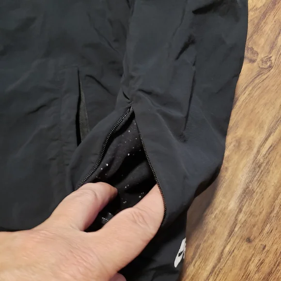 Nike SB Jacket Coat Coach Large 800178-010 Zip pocket Sleeve Great Condition - Picture 9 of 10